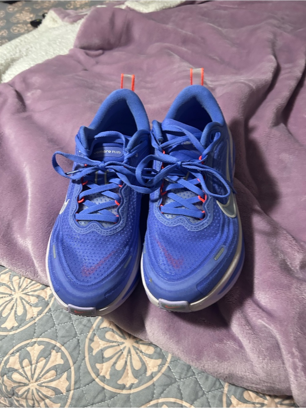Nike Women's Vomero plus running shoes size 7 like new